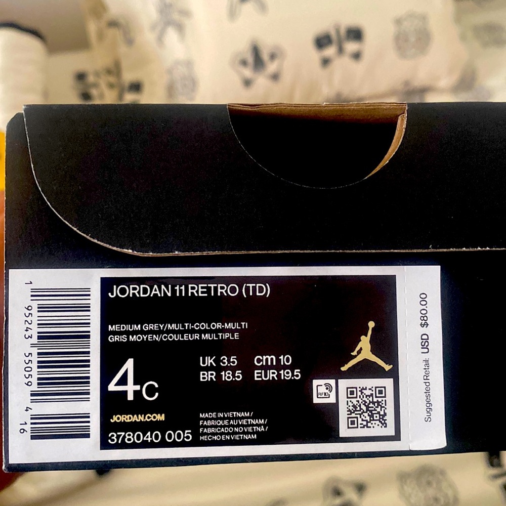 Sz 4 hard bottom baby cool greys worn 3xs (no walking)